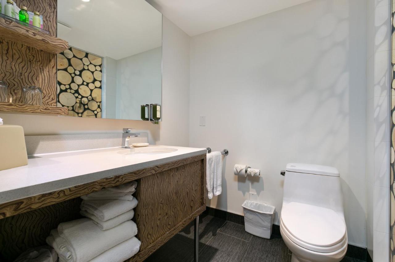 Mountain View Loft Suite Balcony