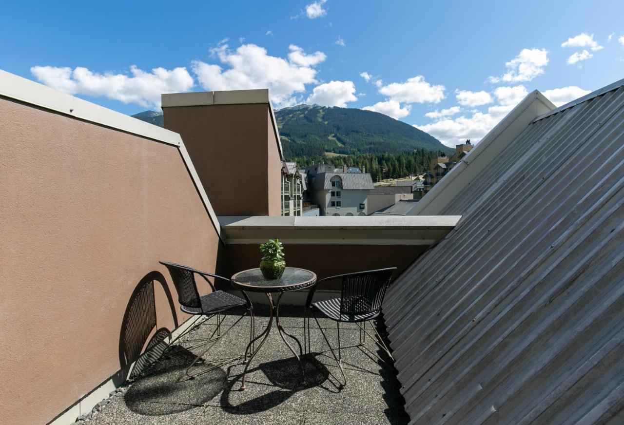 Mountain View Loft Suite Balcony