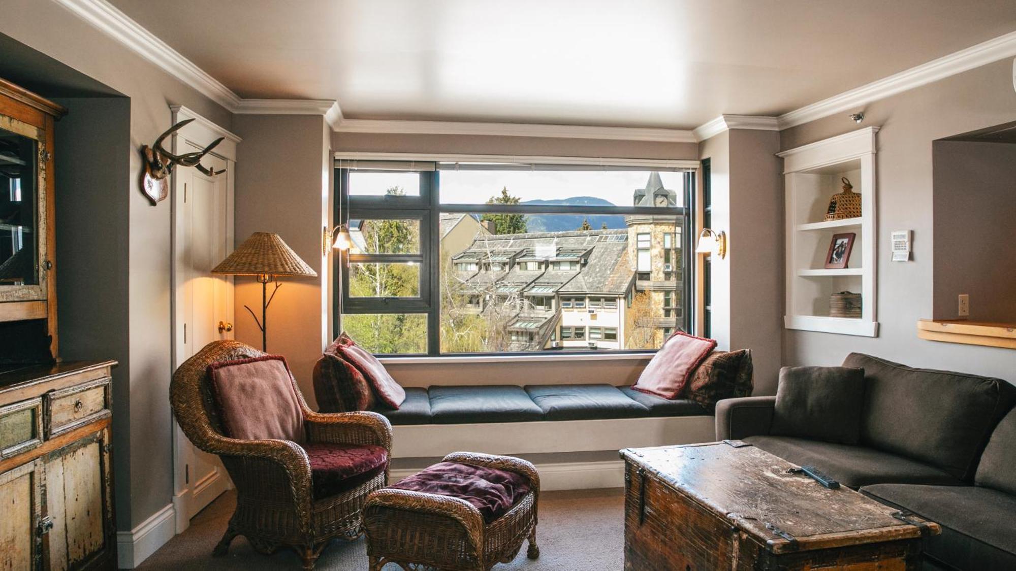 One-Bedroom Suite Bronze Unit 306