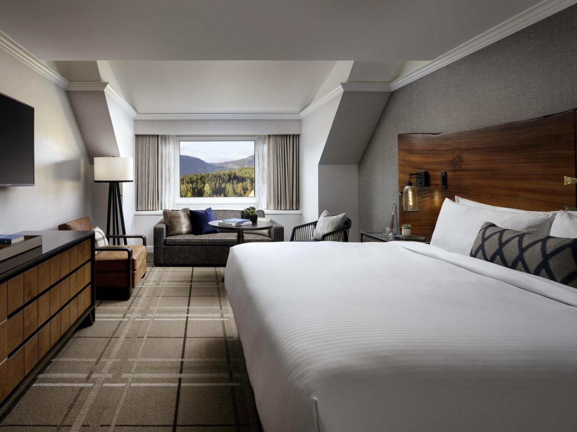 Deluxe King Room Slopeside View